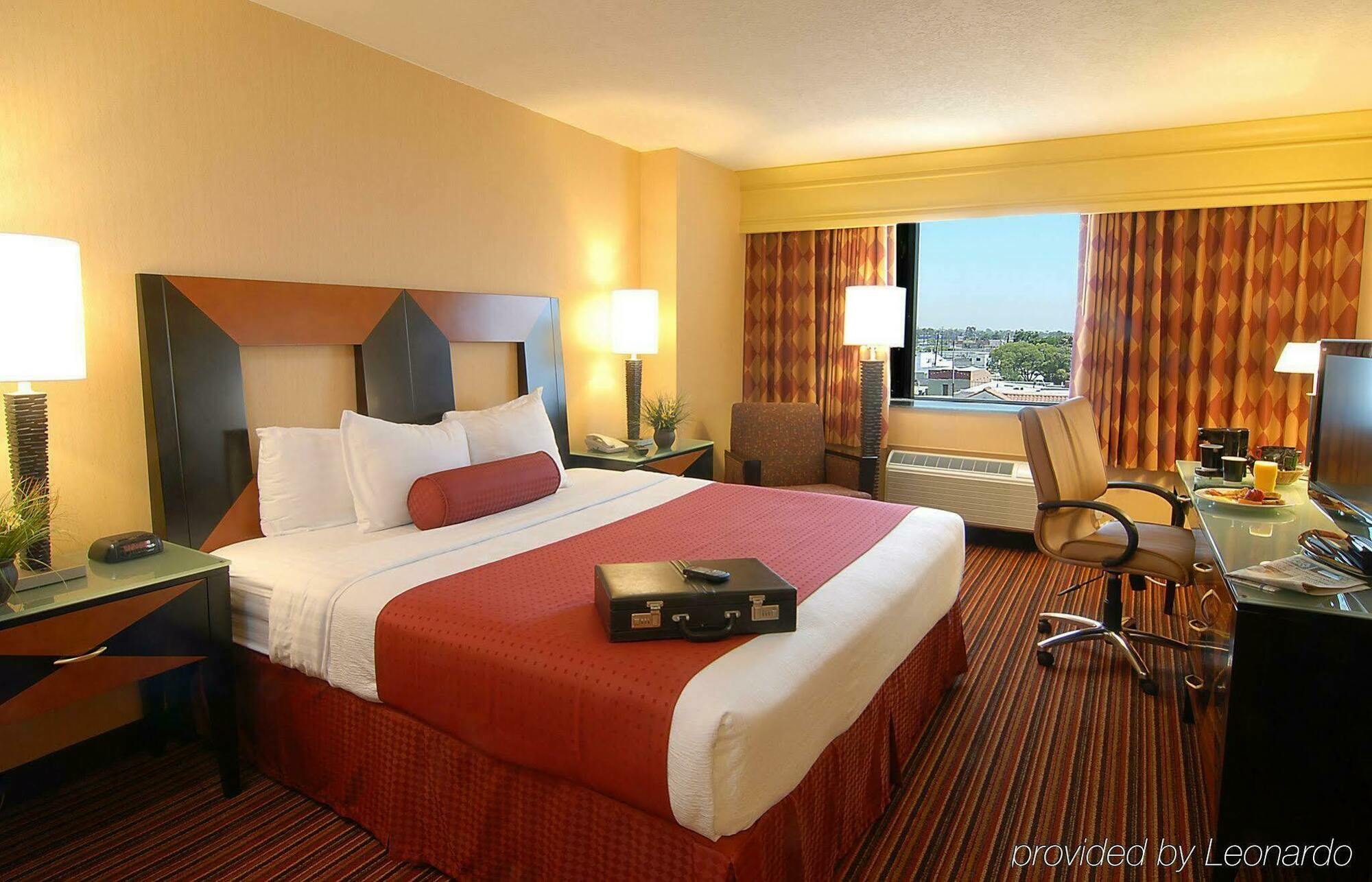 Holiday Inn Long Beach-Downtown Area Exterior foto