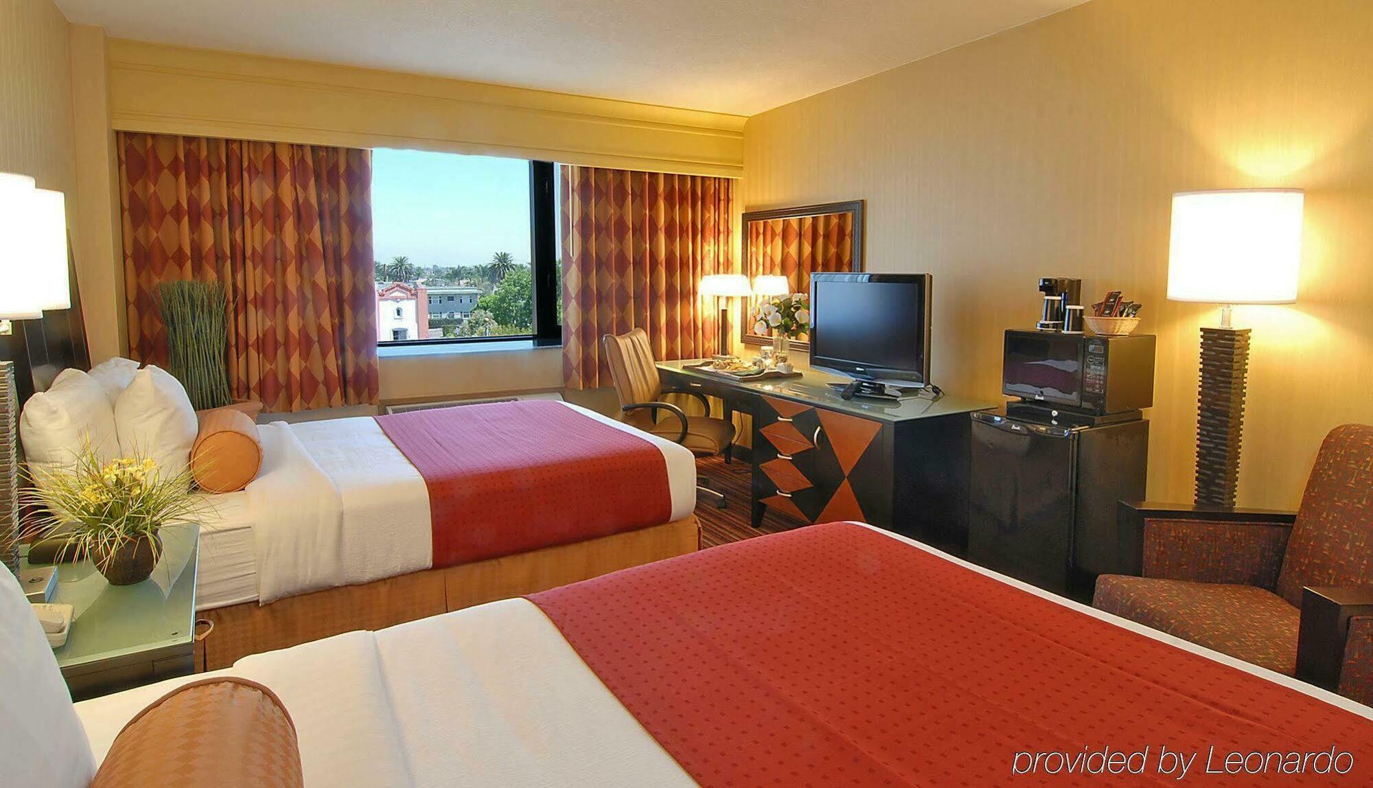 Holiday Inn Long Beach-Downtown Area Exterior foto