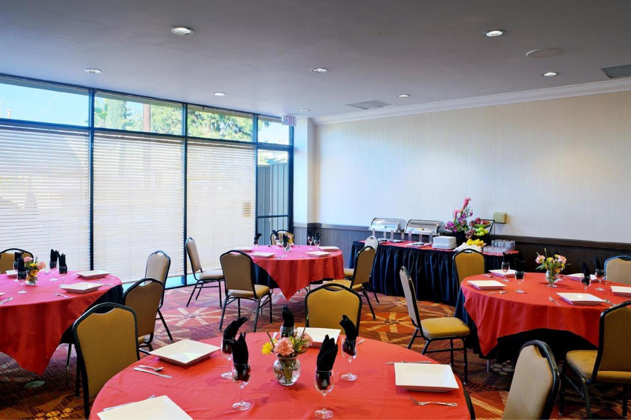 Holiday Inn Long Beach-Downtown Area Exterior foto